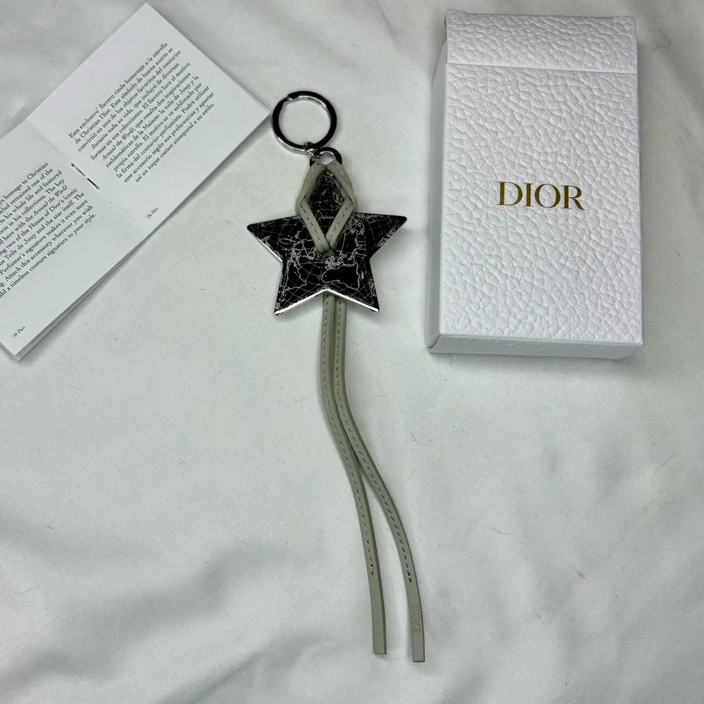 ❌SOLD❌ Christian Dior STAR Key Ring Around The World line Silver, Grey Strap - Picture 9 of 10